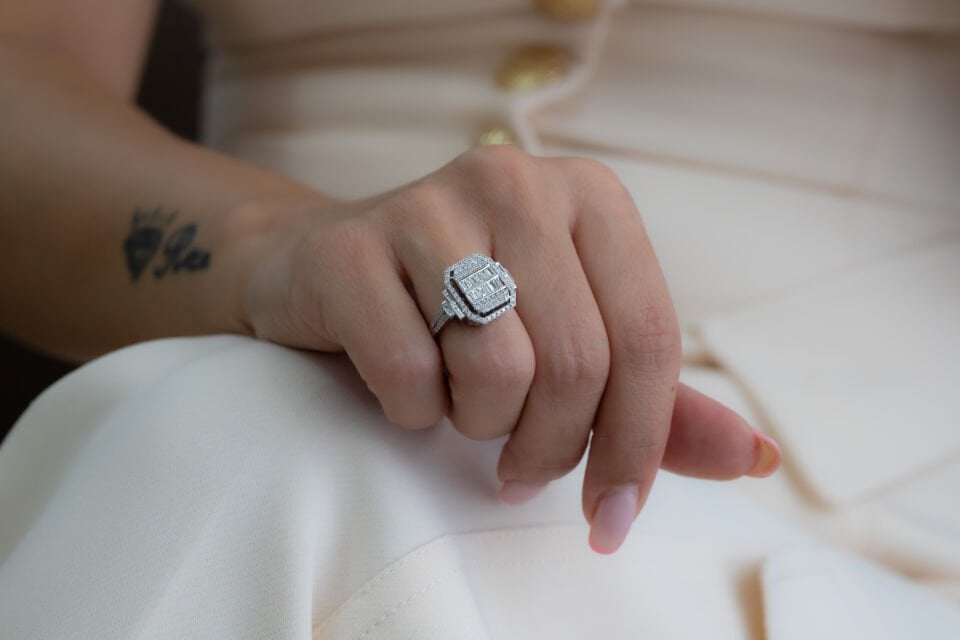 0.78 KARAT BAGET TAŞLI PIRLANTA YÜZÜK