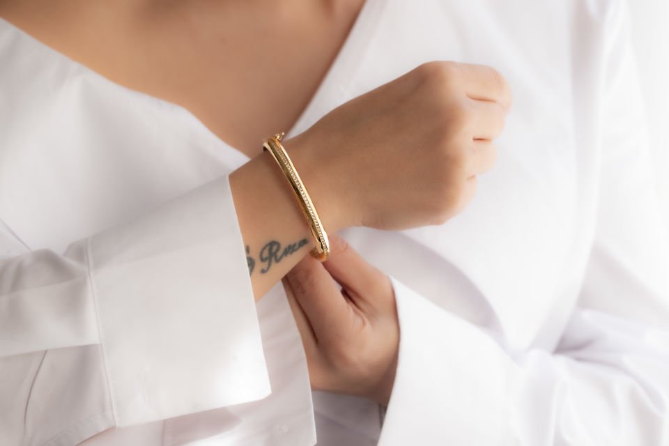 TAŞ DETAY ALTIN KELEPÇE