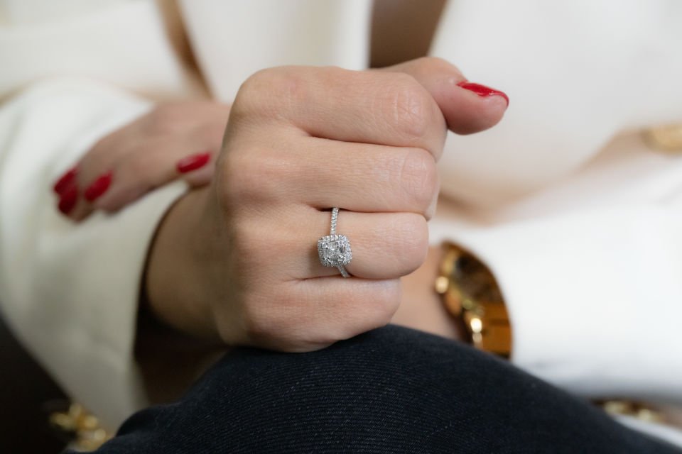 0.53 KARAT TASARIM PIRLANTA YÜZÜK