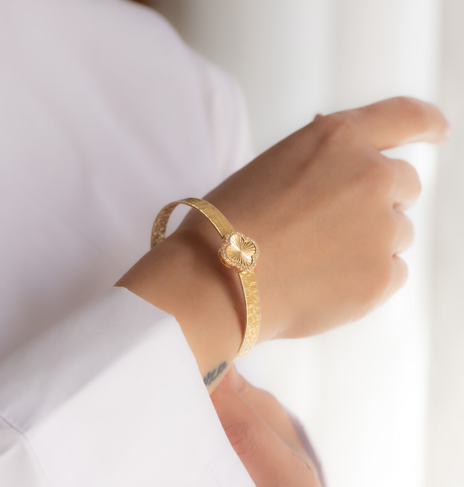 ÇİÇEK ALTIN BİLEZİK KELEPÇE