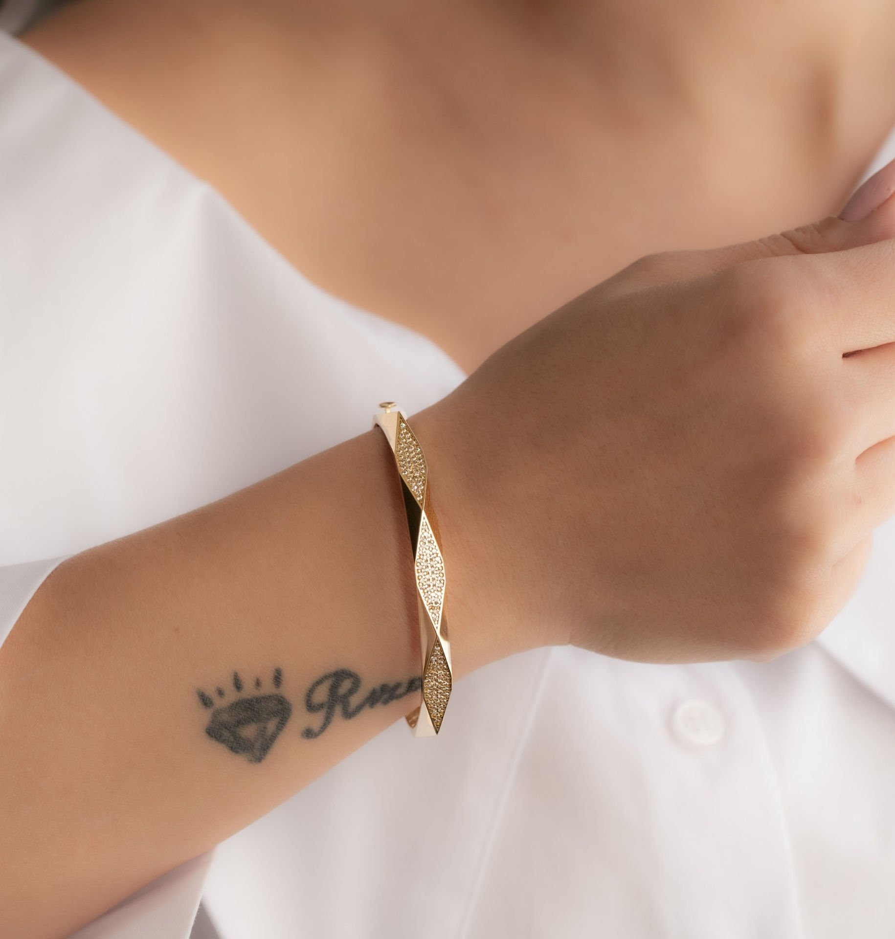 GEOMETRİK ALTIN BİLEZİK KELEPÇE