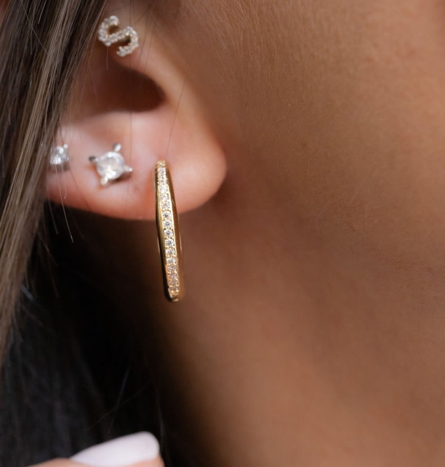 TAŞ DETAY HALKALI ALTIN KÜPE