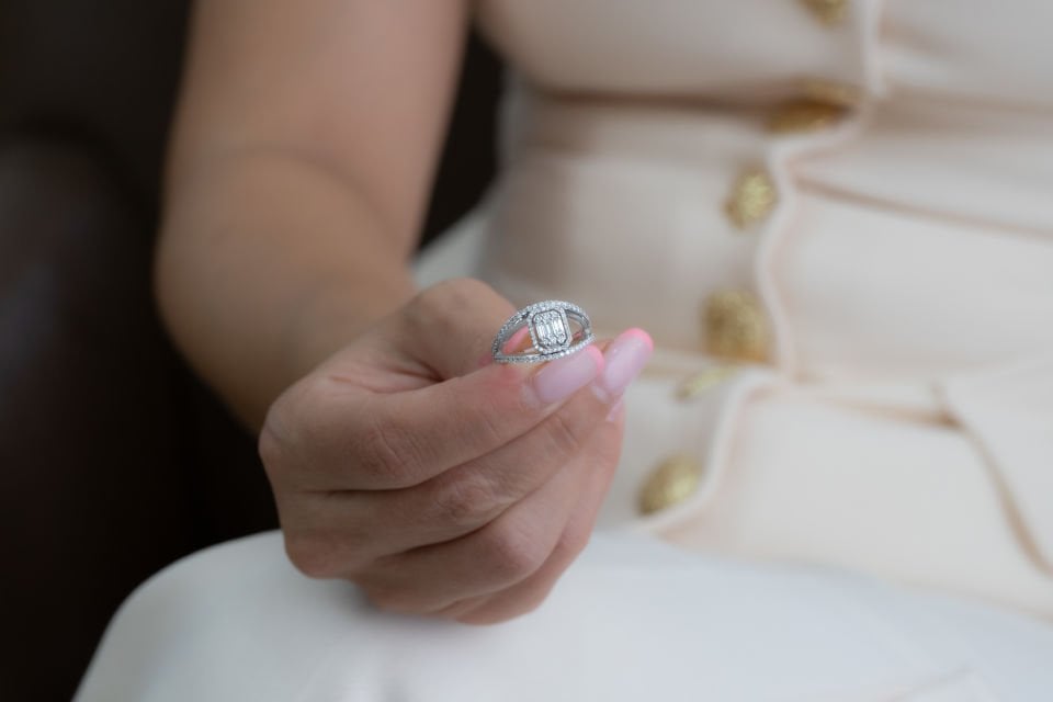 0.68 KARAT BAGET TAŞLI PIRLANTA YÜZÜK