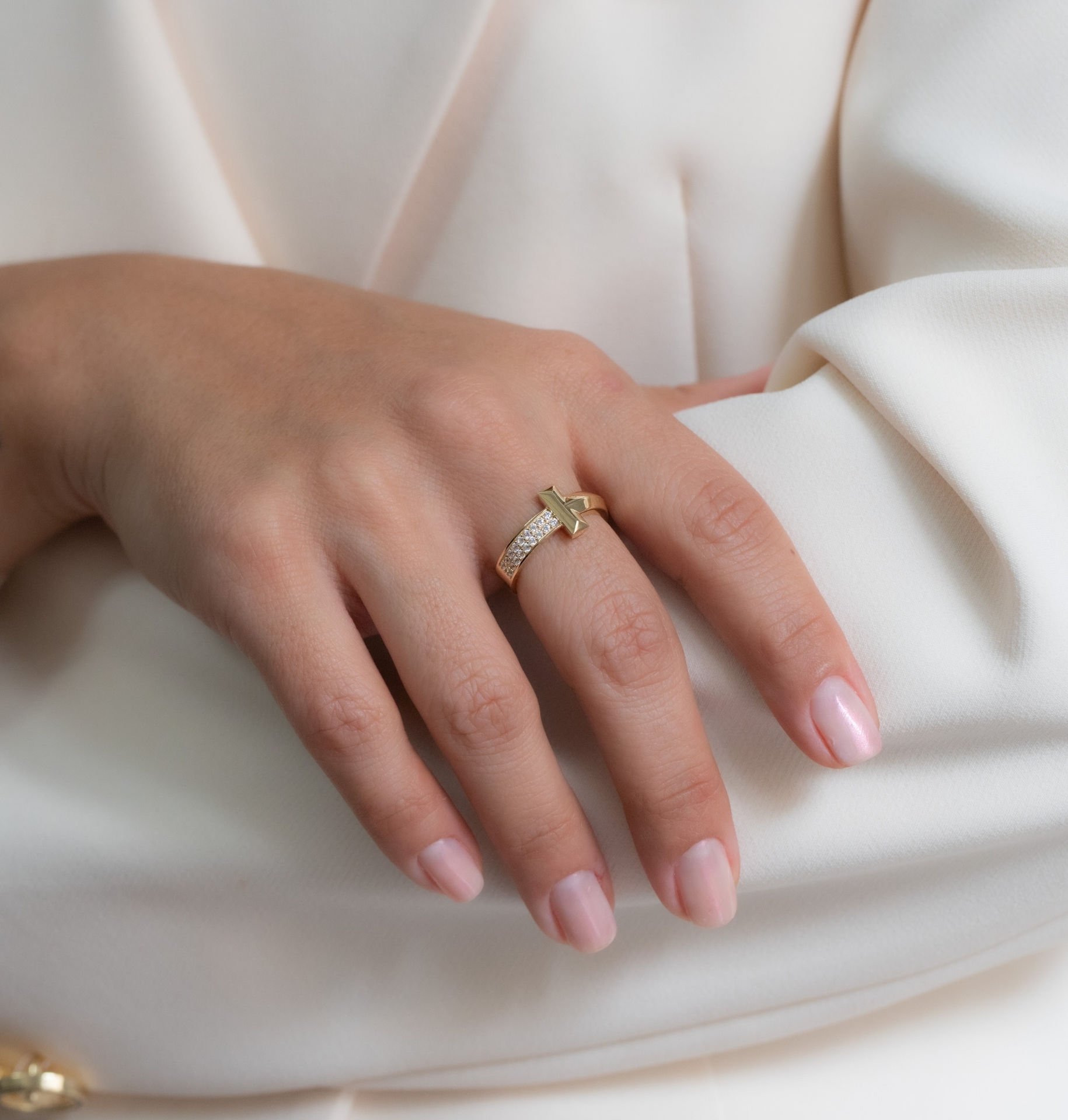 TAŞ DETAY T ALTIN YÜZÜK