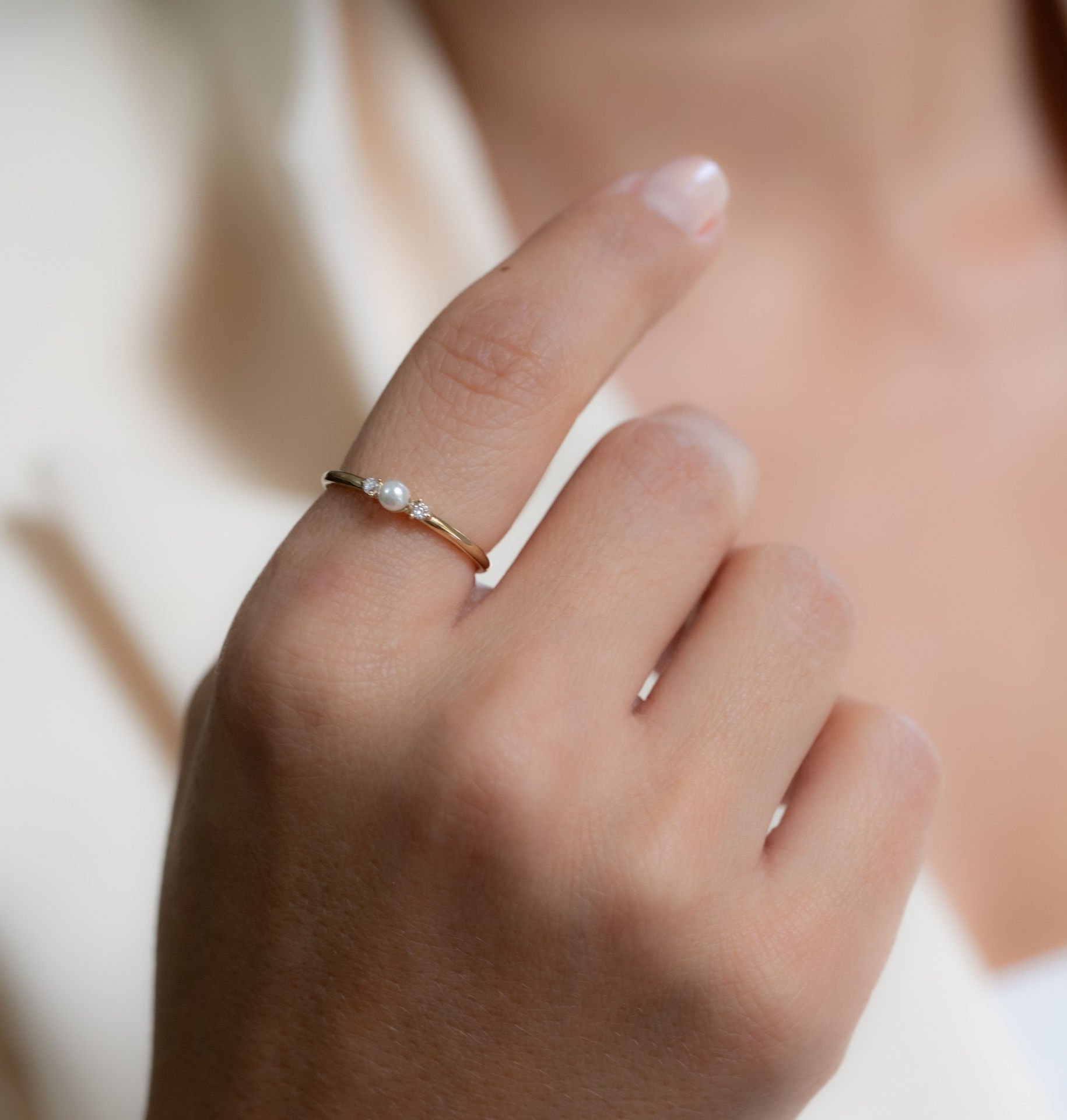 İNCİ DETAY TAŞLI ALTIN YÜZÜK