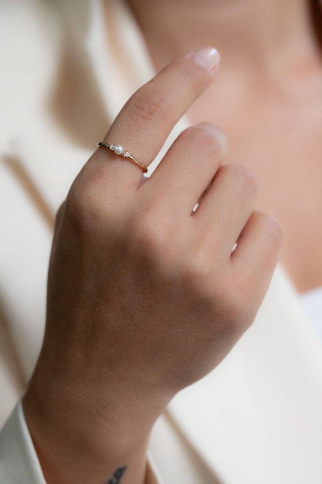 İNCİ DETAY TAŞLI ALTIN YÜZÜK