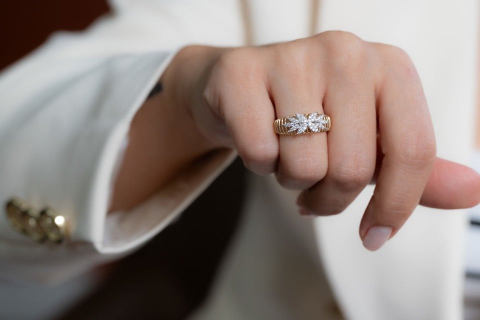 İKONİK TAŞLI ALTIN YÜZÜK