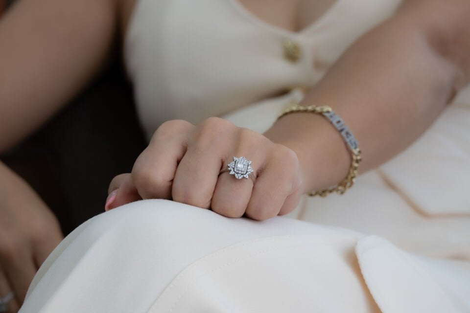 0.45 KARAT BAGET TAŞLI PIRLANTA YÜZÜK