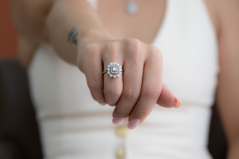 0.45 KARAT BAGET TAŞLI PIRLANTA YÜZÜK