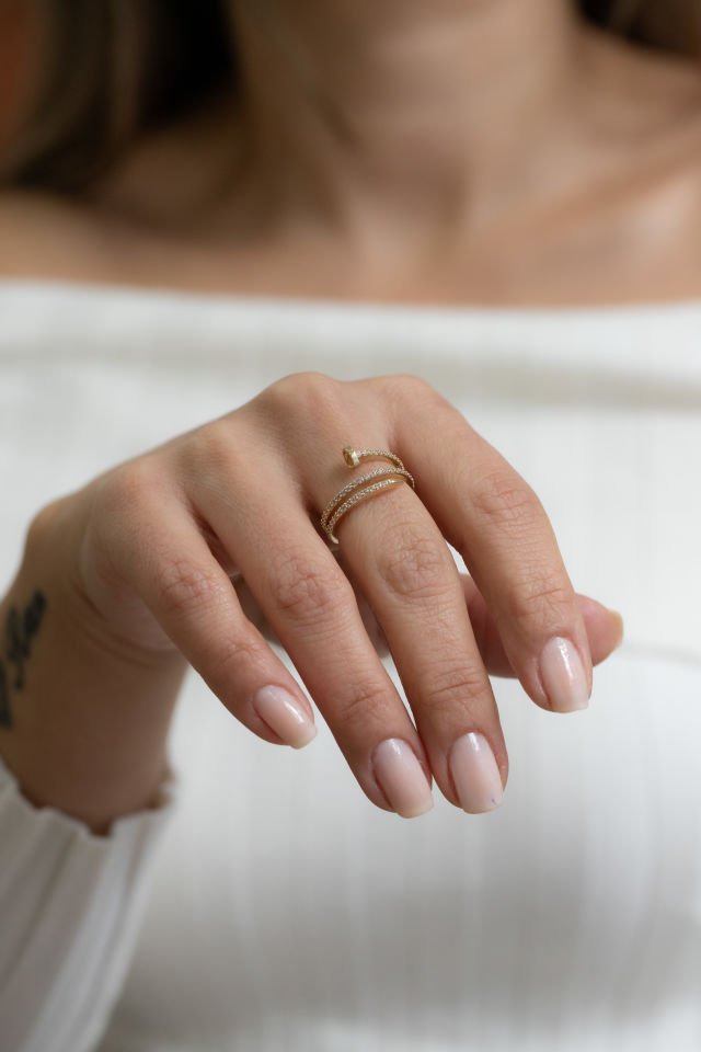 TAŞLI ÇİVİ ALTIN YÜZÜK