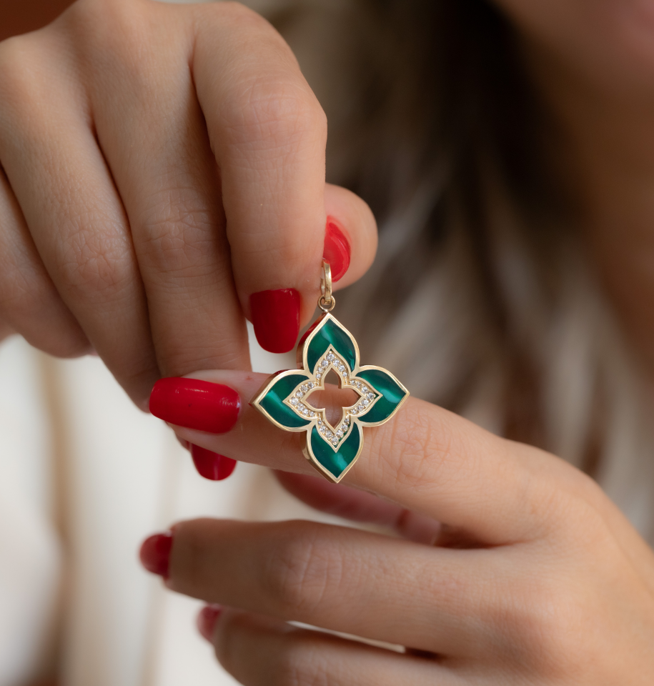 ZÜMRÜT YEŞİLİ MİNELİ ALTIN KOLYE UCU