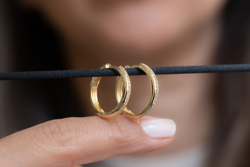 TAŞLI HALKA ALTIN KÜPE