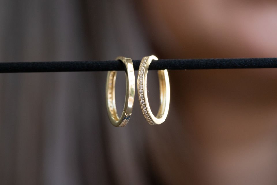 TAŞLI HALKA ALTIN KÜPE