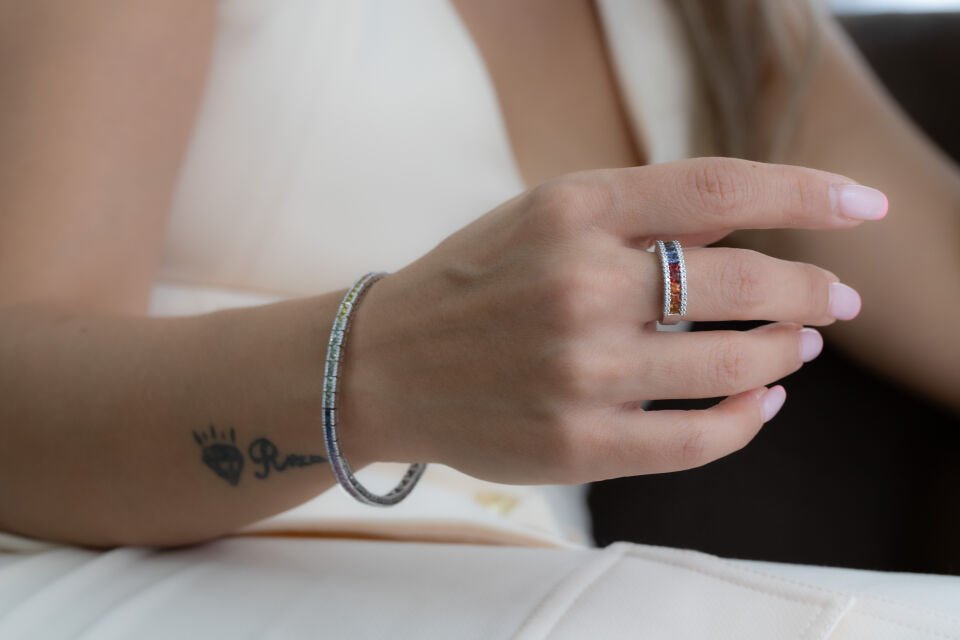 2.37 KARAT RENKLİ SAFİR YARIM TUR PIRLANTA YÜZÜK