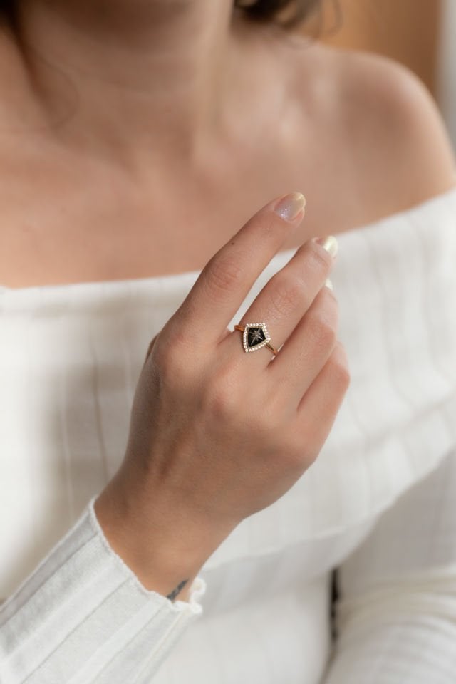 TAŞLI SİRİUS ALTIN YÜZÜK