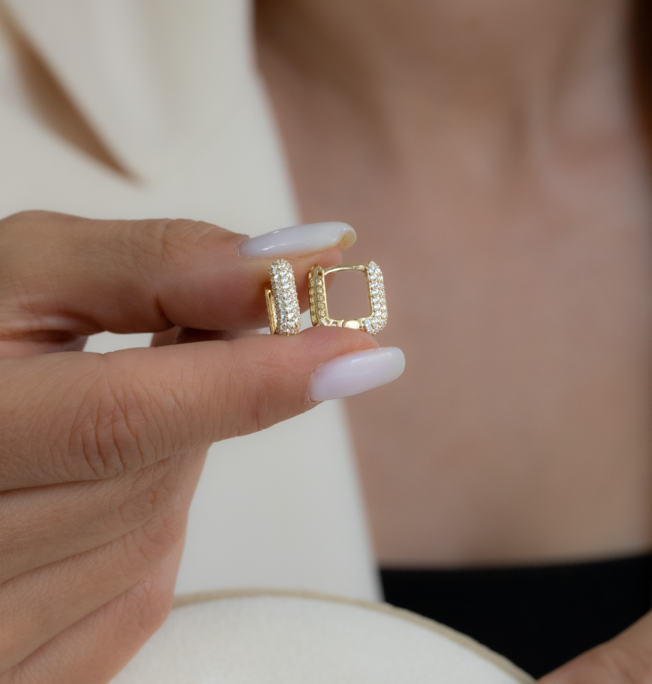 TAŞLI KARE ALTIN KÜPE