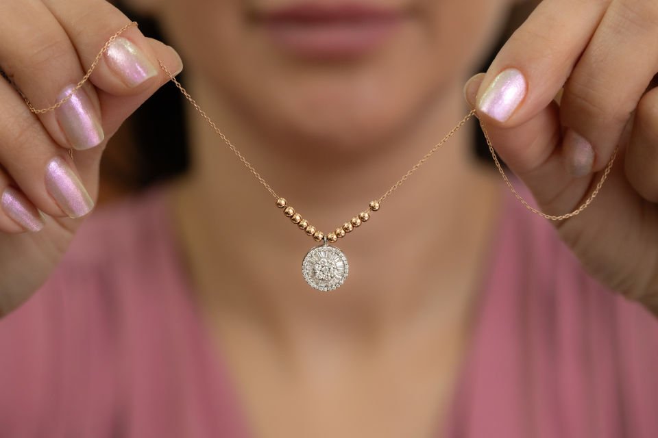 0.55 KARAT TASARIM PIRLANTA KOLYE
