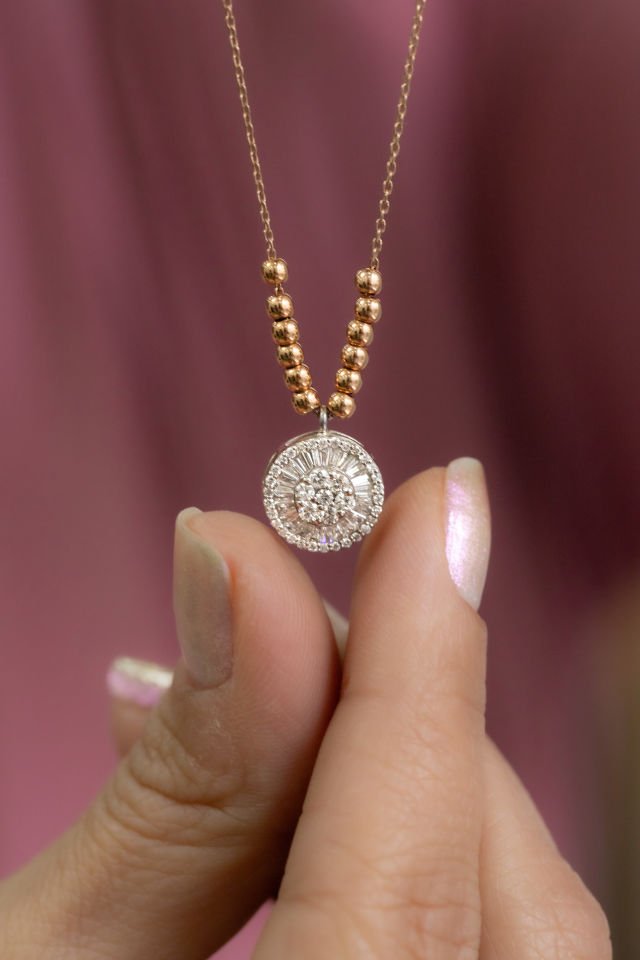 0.55 KARAT TASARIM PIRLANTA KOLYE