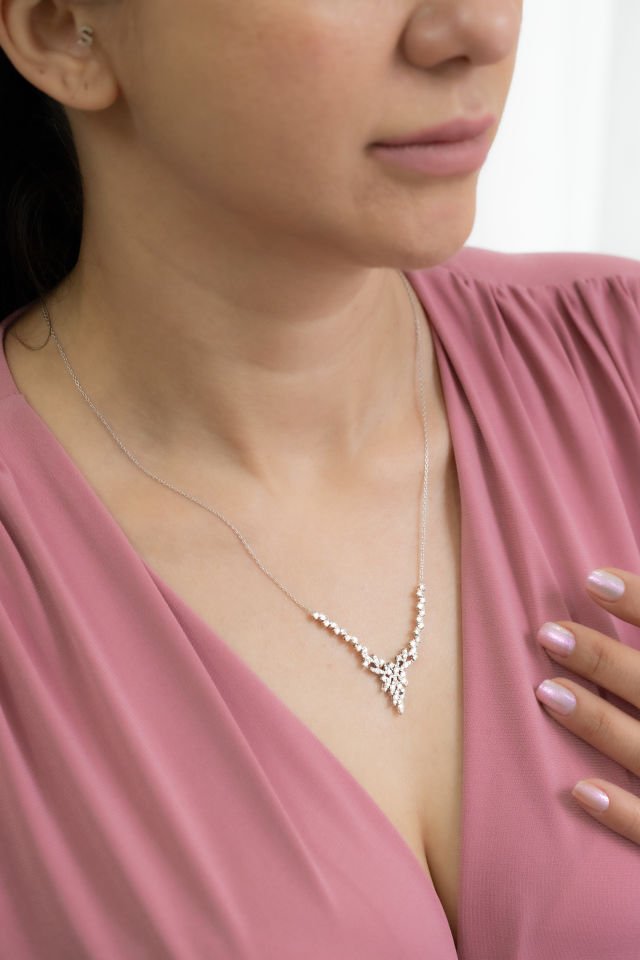 1.24 KARAT TASARIM PIRLANTA KOLYE