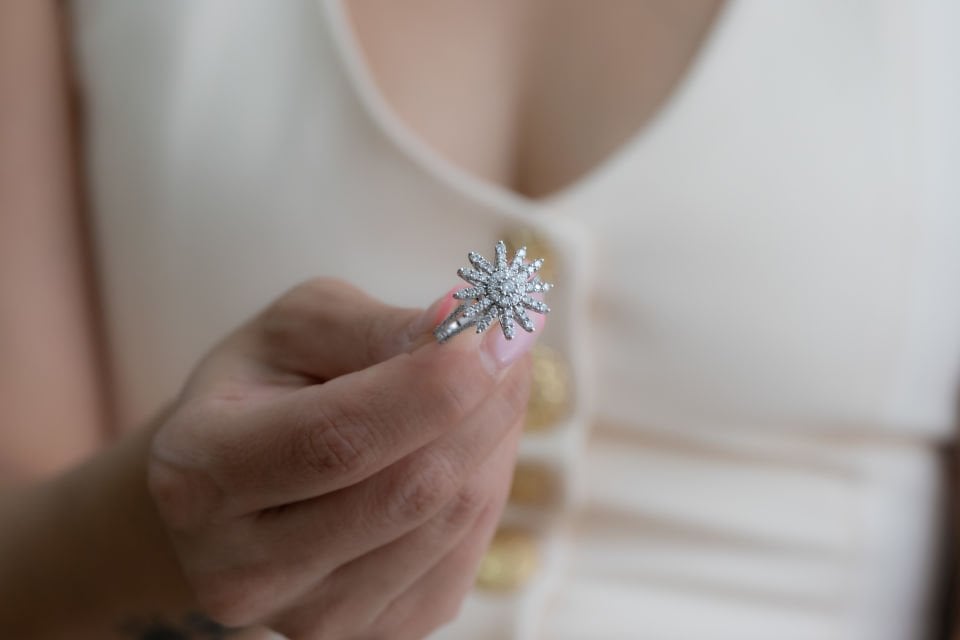 1.1 KARAT ÇİÇEK TASARIM PIRLANTA YÜZÜK