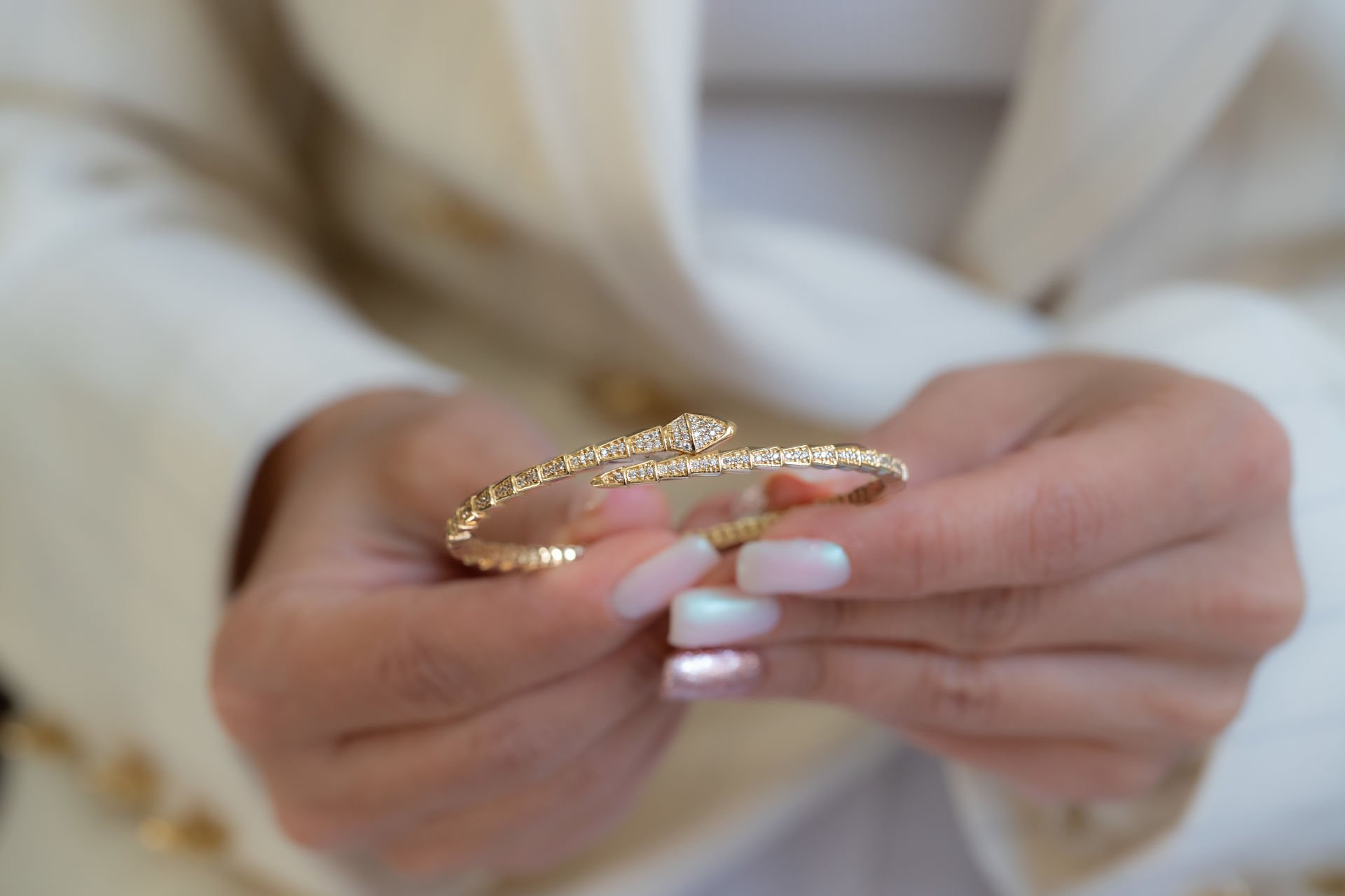 TAŞLI YILAN ALTIN KELEPÇE