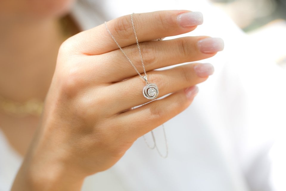 0.35 Karat Pırlanta Trend Kolye