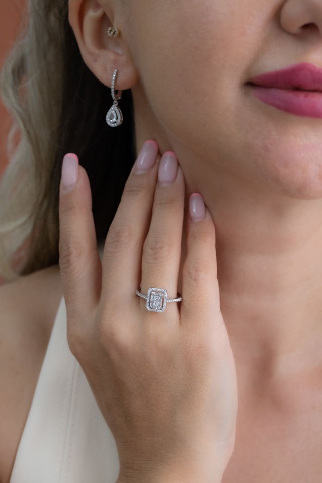 0.60 KARAT BAGET PIRLANTA YÜZÜK