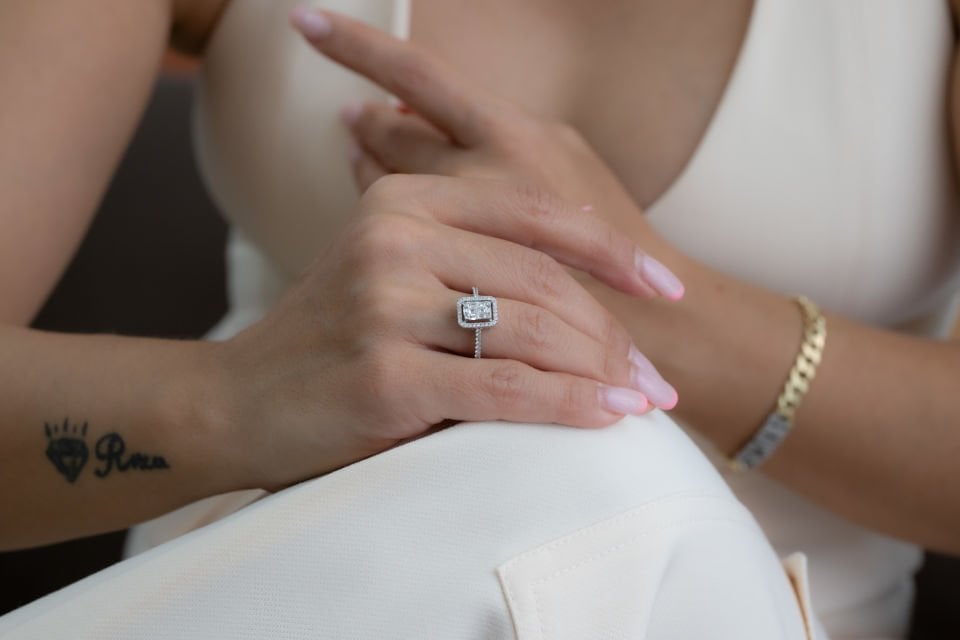 0.60 KARAT BAGET PIRLANTA YÜZÜK