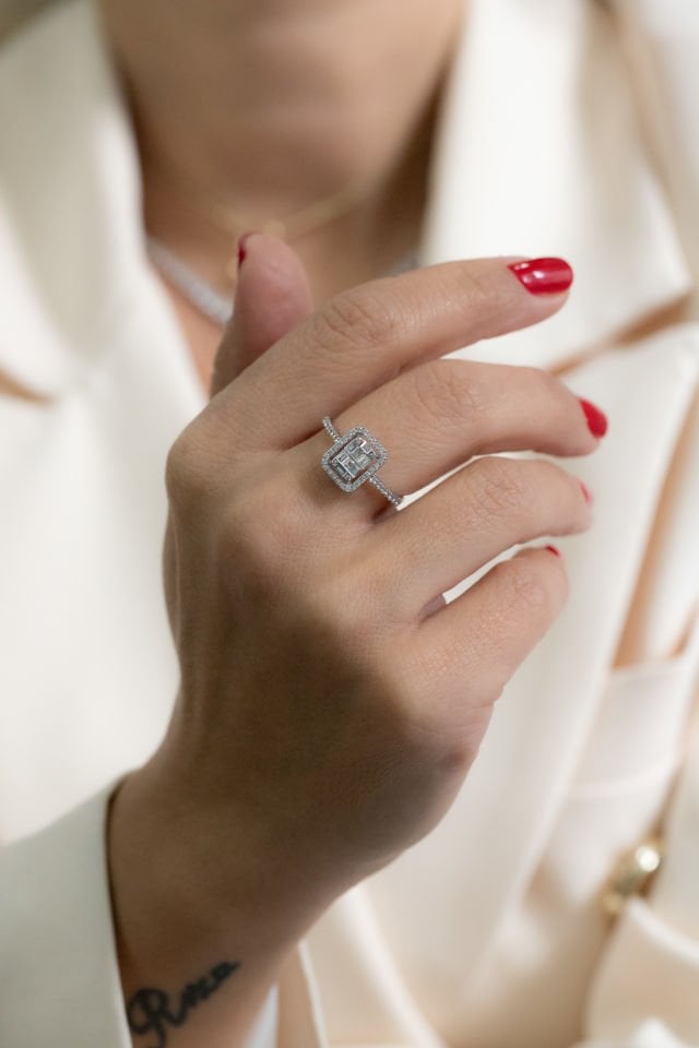 0.60 KARAT BAGET PIRLANTA YÜZÜK