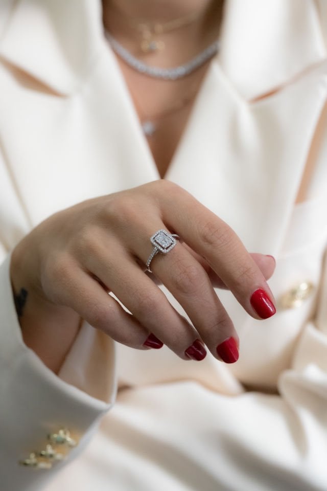 0.60 KARAT BAGET PIRLANTA YÜZÜK