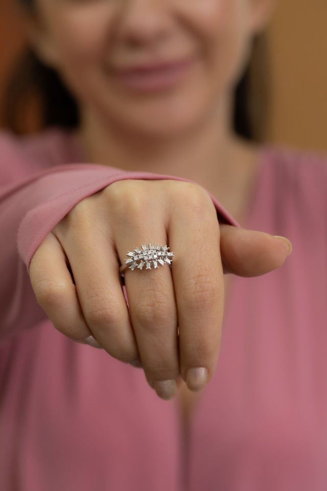 0.53 KARAT TASARIM PIRLANTA YÜZÜK