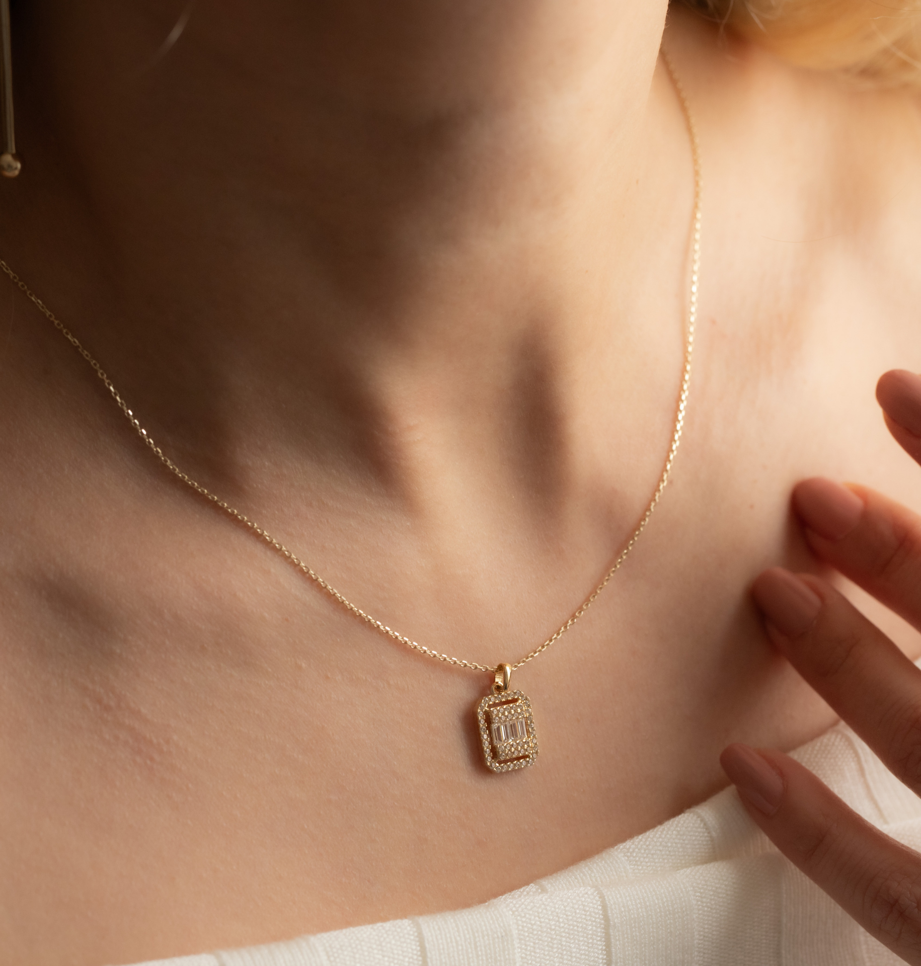 TAŞLI BAGET ALTIN KOLYE