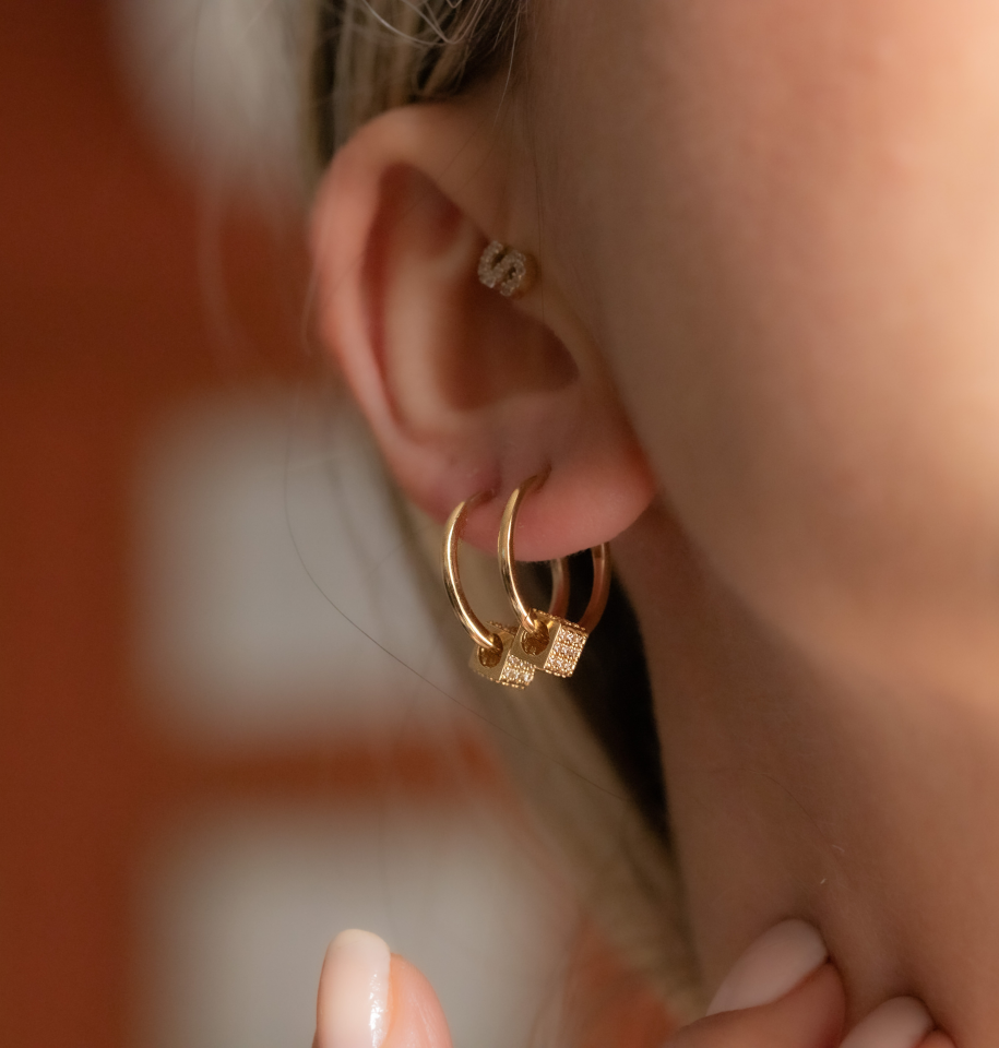 TAŞLI KÜP ALTIN KÜPE