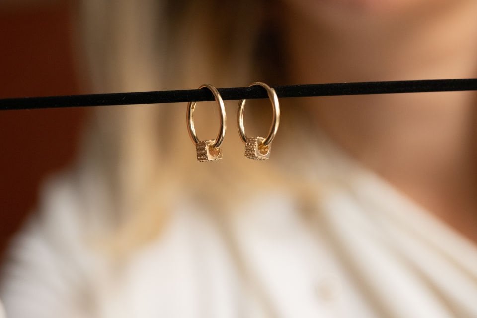 TAŞLI KÜP ALTIN KÜPE