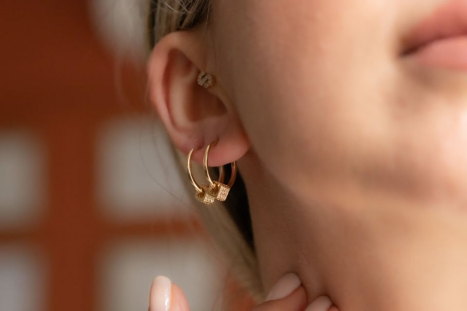 TAŞLI KÜP ALTIN KÜPE