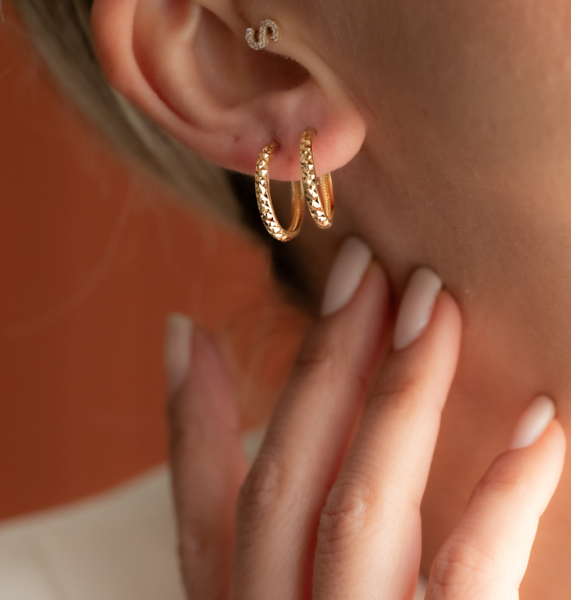 GEOMETRİK HALKA ALTIN KÜPE