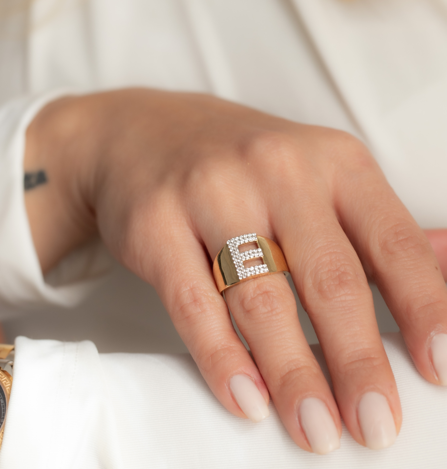 E TAŞLI HARF ALTIN YÜZÜK