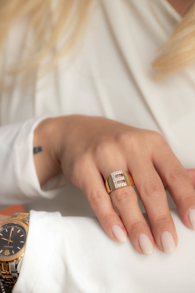 E TAŞLI HARF ALTIN YÜZÜK