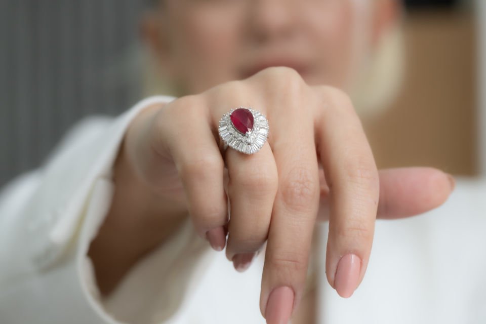 5.24 KARAT TASARIM PIRLANTA YÜZÜK