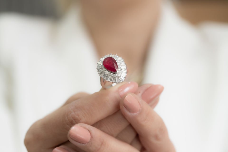 5.24 KARAT TASARIM PIRLANTA YÜZÜK