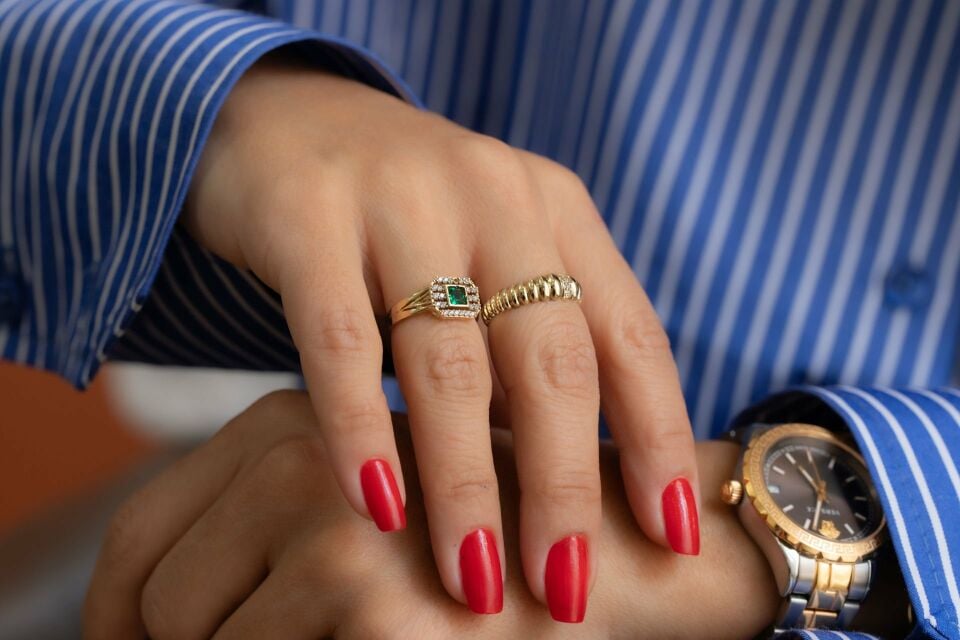 ZÜMRÜT TAŞLI ALTIN YÜZÜK