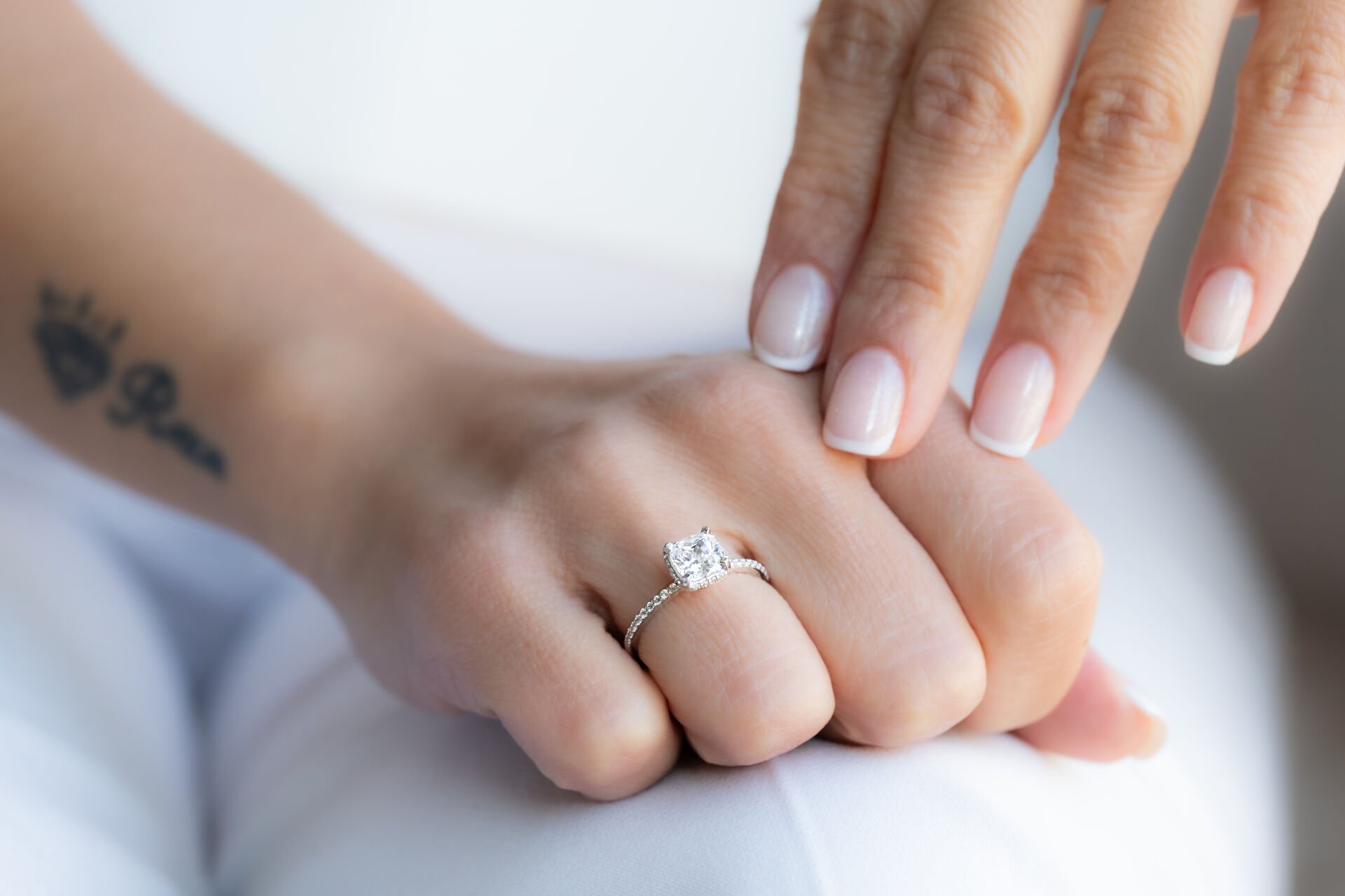 BEYAZ ALTIN TEKTAŞ YÜZÜK