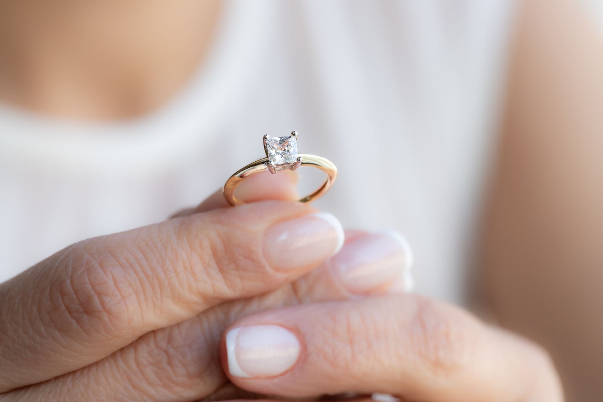 ALTIN TEKTAŞ YÜZÜK