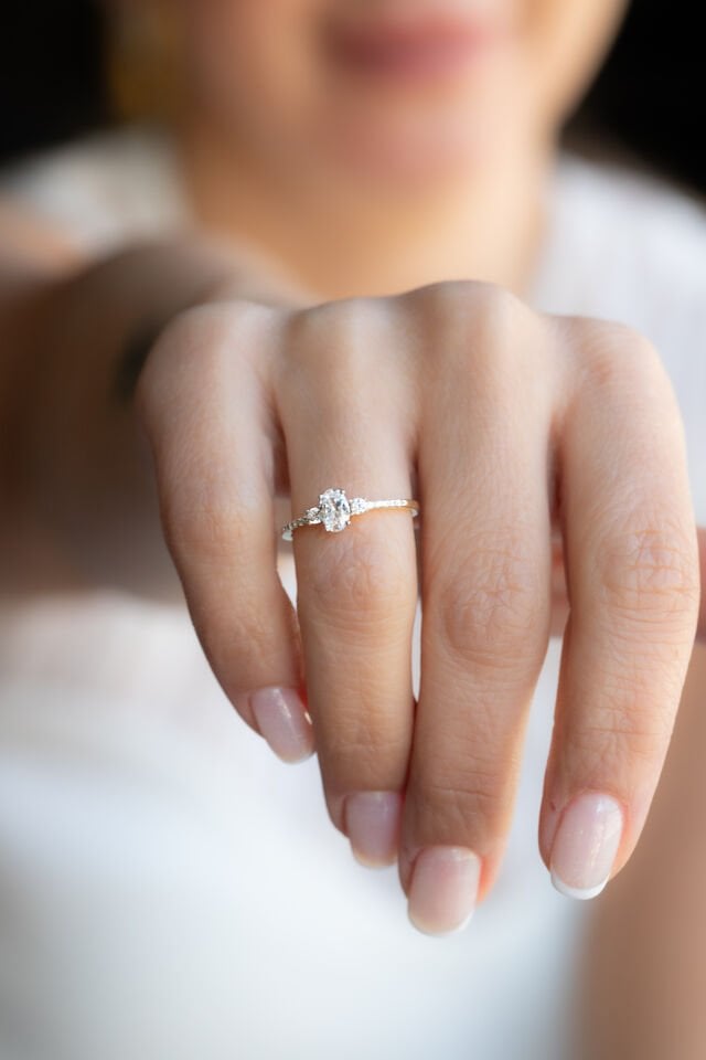 OVAL ALTIN TEKTAŞ YÜZÜK