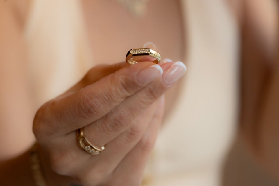 MİNİMAL TAŞLI ALTIN YÜZÜK