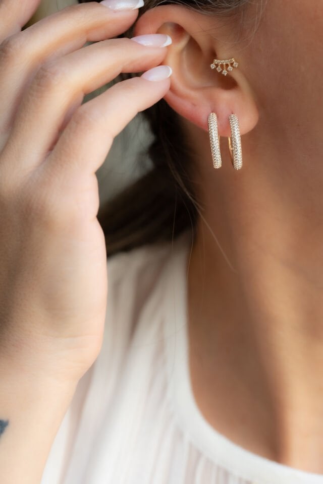 TAŞ DETAY HALKA ALTIN KÜPE