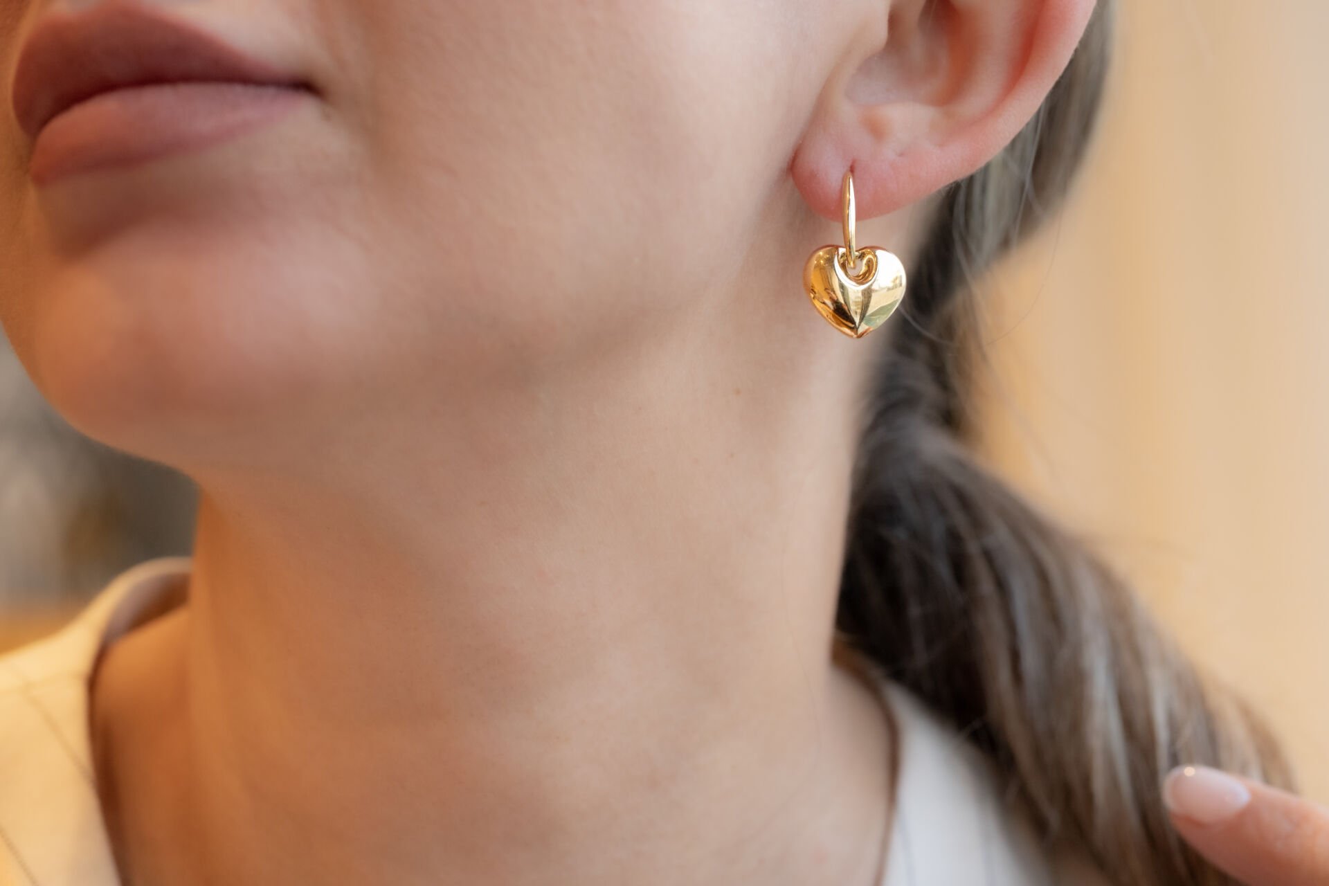 KALP DETAY HALKA ALTIN KÜPE