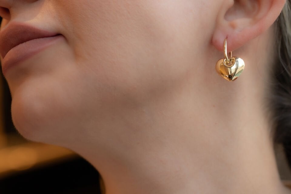 KALP DETAY HALKA ALTIN KÜPE