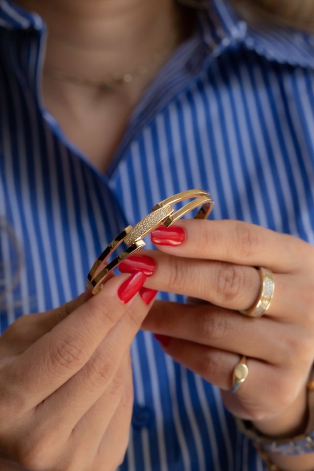 TAŞLI KABURGA ALTIN KELEPÇE