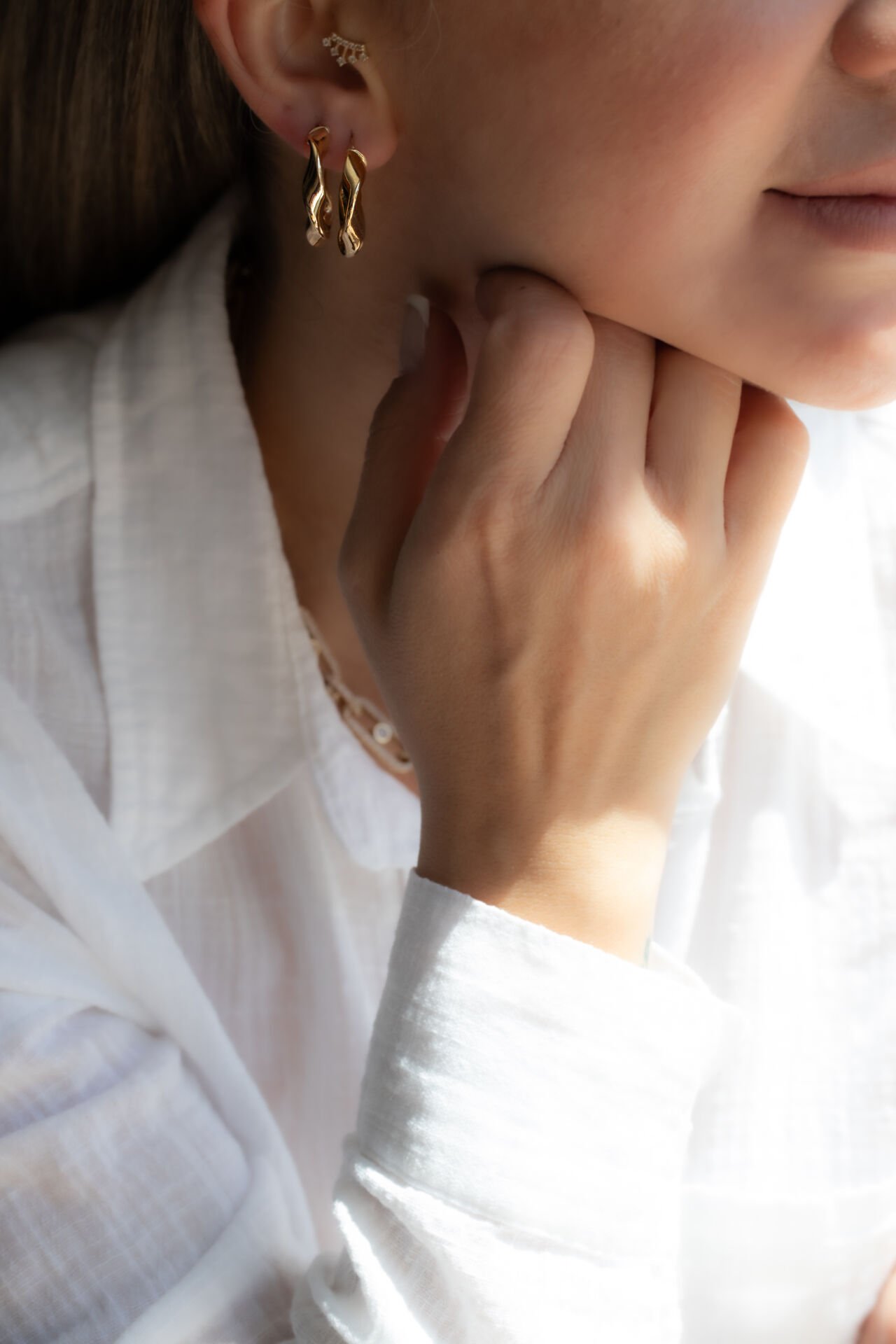 KIVRIM DETAY HALKA ALTIN KÜPE